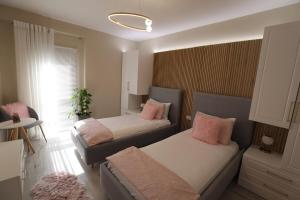 Lakeside Serenity Apartment