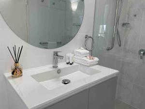 Marina and Ocean Views, level walk to Marina and Main Street