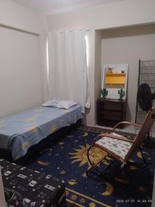Alugo quarto do apt que moro até 3pessoas CamaSolteirComAdicional sofáCama Estante Ventilador Vista para o mar e Farol de Olinda