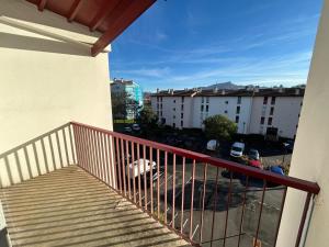 Appartements Duplex T3 lumineux avec terrasse, parking, a 5 min du centre - FR-1-239-1092 : photos des chambres