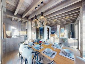 Cosy chalet in Vex with balcony