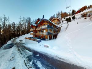 Apartment in Veysonnaz with Ski-In Ski-Out