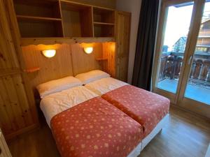 Lavish apartment with paid sauna