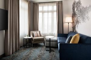 1 Bedroom Suite, 1 King, Sofa bed, Mountain view room in Residence Inn Los Angeles Glendale