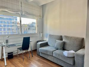 Bright & Spacious Family Flat in Central Barcelona