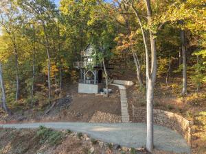 CloudPointe Retreat Treehouse