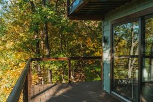 CloudPointe Retreat Treehouse