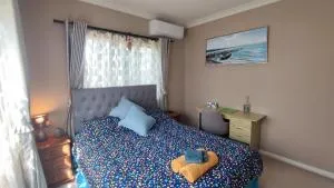 Monique's Queen Rm AirCon TV - Campbells Bay