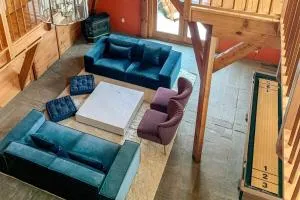 Bright Fun Four Bedroom Cabin with Pool - Catskill
