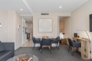 Belle Escapes - Ocean Views at the Bay