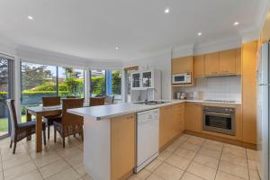 Dutchies Vista, 1 45 Christmas Bush Ave - Ground floor duplex with stunning water views and close to the beach