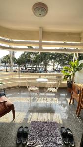 1-Step Beach & 711! Huge Condo next to Copacabana