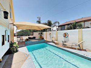 Recently redecorated duplex, made for getaways