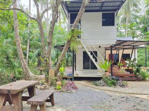 Lanta Baansuan Rimthan