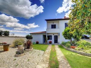 Apartment in Pula with Terrace