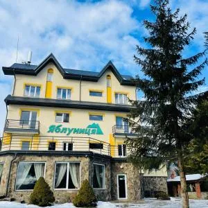 Готель Яблуниця - 拉泽希纳