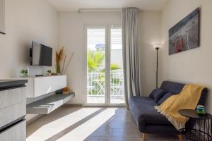 Tramonti Incredibili in Piscina - Apartment8 con AC WiFi in Residence