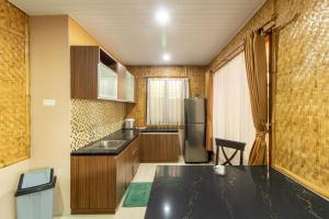 Family Only Pool & Mountain View Modern Bamboo Villa - De Reiz Ethnic Syariah