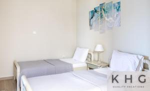 Two-Bedroom Apartment with Balcony and Sea View room in Zoi Studios