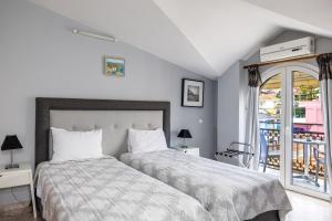 One-Bedroom Apartment with Balcony room in Zoi Studios