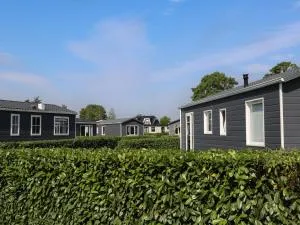 Chalet on the recreational lake and the Veluwe - 泽弗纳尔