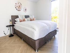 Chalet by Pond in Holiday Park