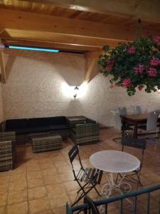 Maisons d'hotes Gite La Rose des Alpes a Serres, 3 chambres, capacite 4 a 8 personnes, Cuisine, Terrasse, Parking et Garage : photos des chambres