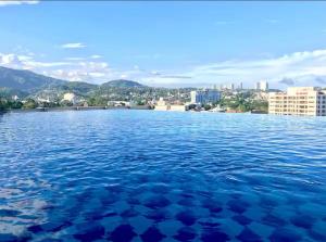 Spacious 1BR with Panoramic Views