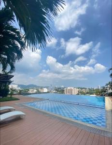 Spacious 1BR with Panoramic Views