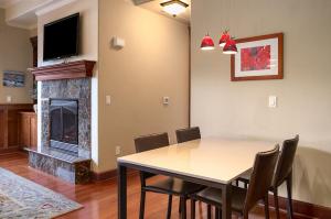 The Victoria 4 Condo