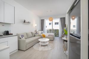 Bright & Airy Studio in JVC