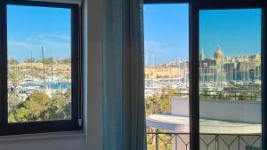 Spaciously Cosy 3BD Accomodation in Ta Xbiex - Yacht Marina & Valletta Views