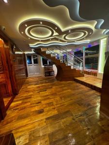 Dreams Spectrum Luxury houseboat