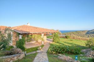 Villetta con piscina vista mare by budoniaffitti