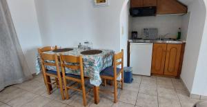 Ioannidis - Sigri- Apartments