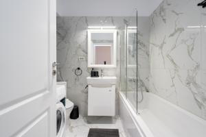 Central Residence Apartment 122