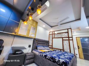 VacationBuddy Superb Furnished Studio Apartment 720 in West Delhi