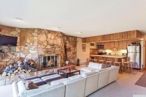 SPECTACULAR CATSKILLS 4 BEDROOM VACATION OASIS- Gorgeous Hunter Mountain Views!