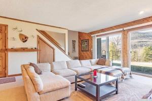 SPECTACULAR CATSKILLS 4 BEDROOM VACATION OASIS- Gorgeous Hunter Mountain Views!