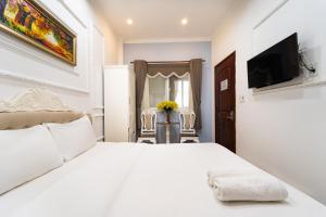 Gin House Hotel & Apartment Near Turtle Lake
