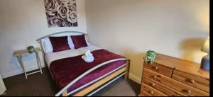 Arnstone Spacious 6 bedroom home with parking