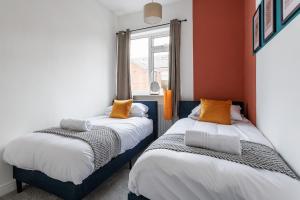 Modern 3-Bed Home for Groups Sleeps Up to 8