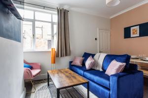 Modern 3-Bed Home for Groups Sleeps Up to 8