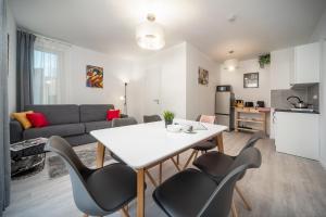 Sunlit Heaven 2-BDR Apartments