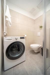 Sunlit Heaven 2-BDR Apartments