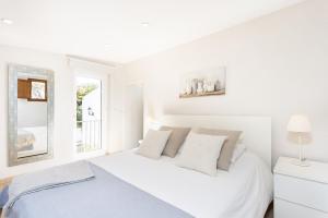 Home2Book Charming Cottage Juanita Among Avocados