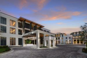 AC Hotel by Marriott Naples 5th Avenue