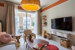 Sun- 1-Bedroom Apt W Terrace in Larnaca