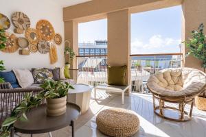 Sun- 1-Bedroom Apt W Terrace in Larnaca