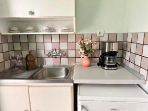 Infinity blue beach apartments - Renovated Apartments 2 Minutes from the Sea & Pool with Scenic Views